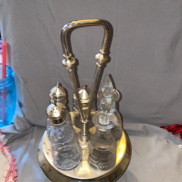 Bx47 5 pc James W Tufts #2928 Antique Castor Cruet Set with (5) frosted bottles - Picture 4 of 9